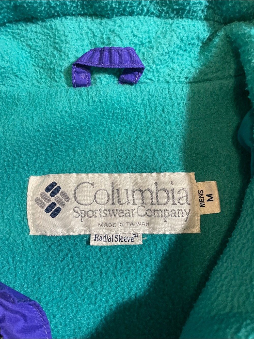 Vintage Columbia Jacket with Teal Fleece Lining and Purple Accents - Picture 2 of 7